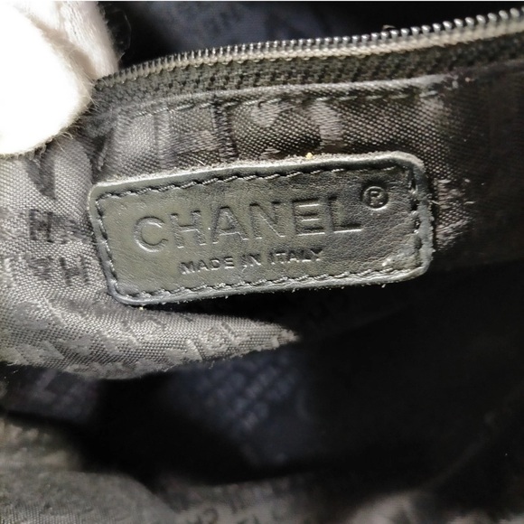 CHANEL Black butter soft  Shoulder Bag - Picture 10 of 15